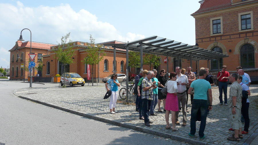 und vom Bahnhof